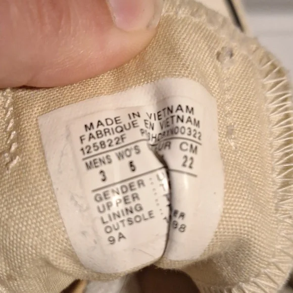 Converse shoes - Picture 3 of 4